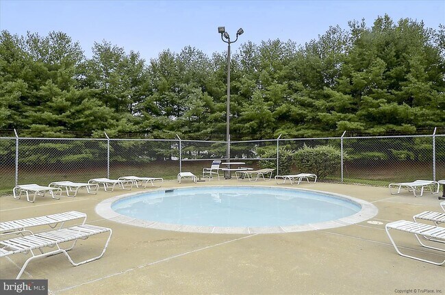 Foto del edificio - 8063 Newcomb Ct