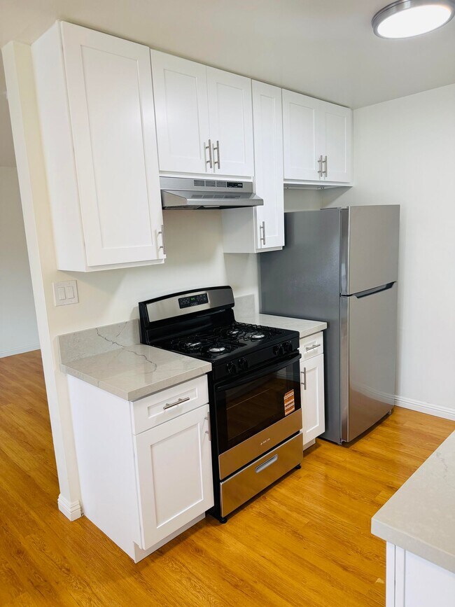 Building Photo - 459 Orange Ave