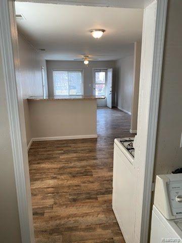 Foto del edificio - 23304 Harding Ave