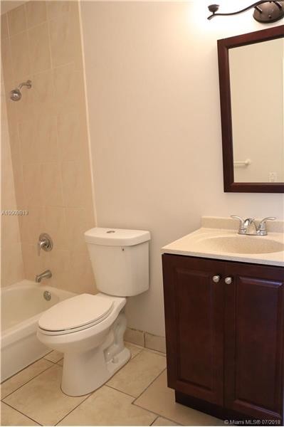 Foto del edificio - 711 NE 177th St