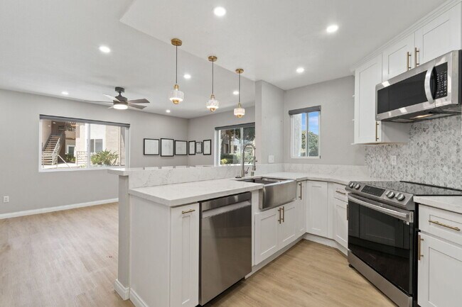 Building Photo - Stunning, Serene and Modern Luxury!