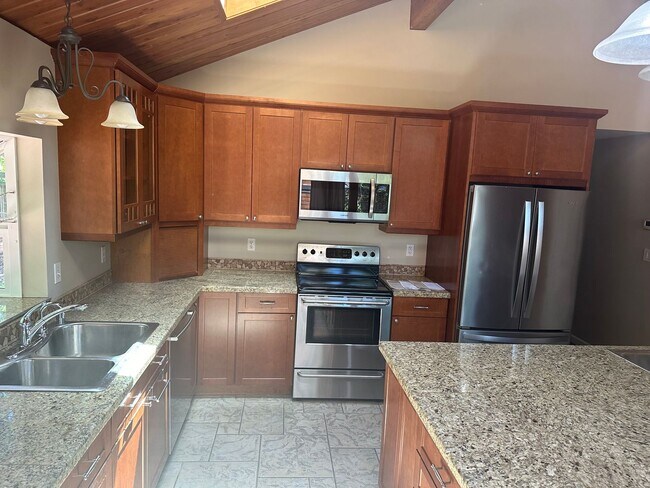 Foto del edificio - Spacious Home In Peaceful Setting!