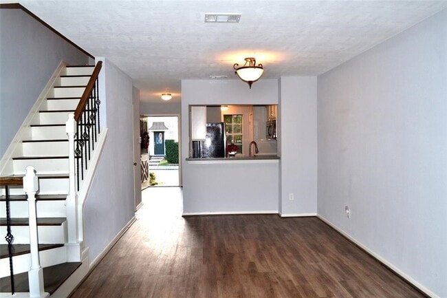 Foto del edificio - 2810 Grants Lake Blvd