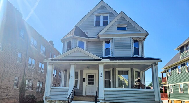 Building Photo - 1302 W 116th St