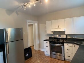 Building Photo - 313 311 Augusta St