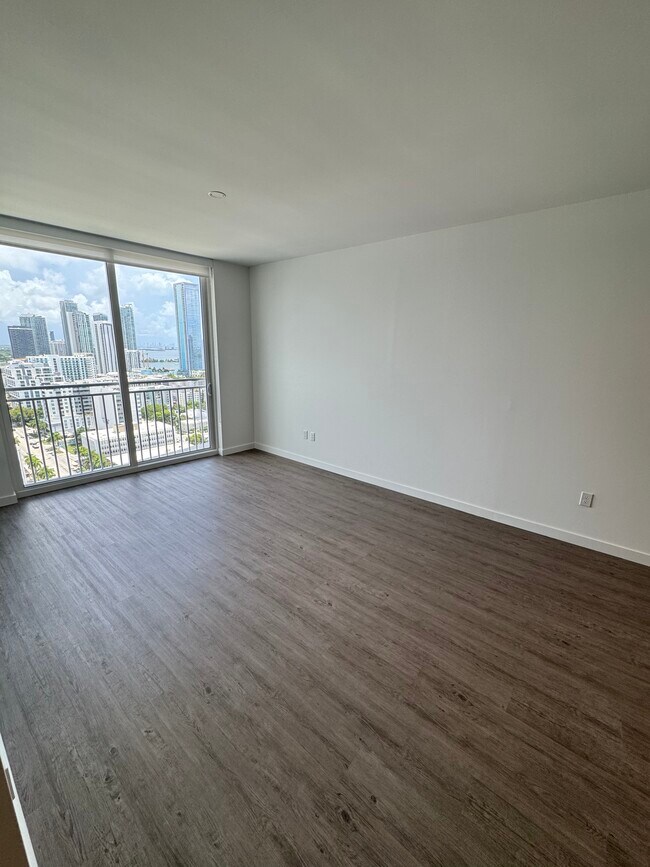 Foto del edificio - 119 NE 20th St