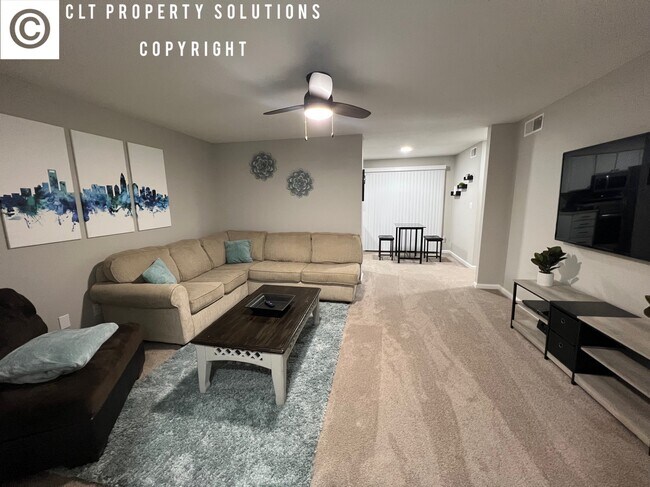 Living Room - 1914 Meadowlark Ln