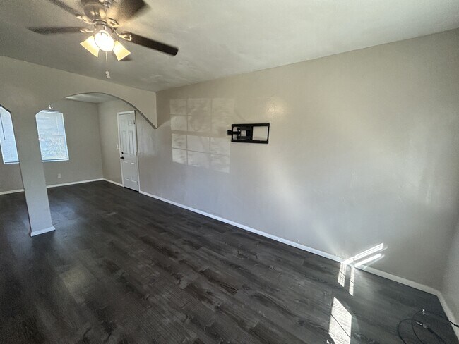 Foto del edificio - 5510 N Johnstown Ave