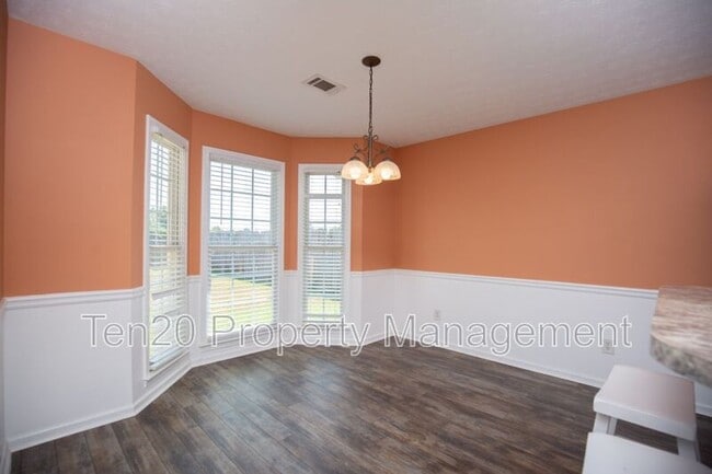 Building Photo - 202 Plum Ct