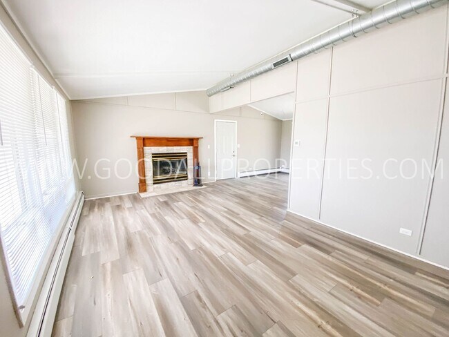 Foto del edificio - Short term lease available! 3 Bedroom 1.5 ...