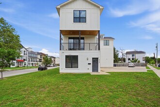 Building Photo - 2340 Benbrook Dr