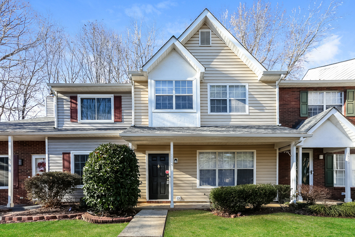 Foto principal - 3 Bedroom Townhome in Charlotte