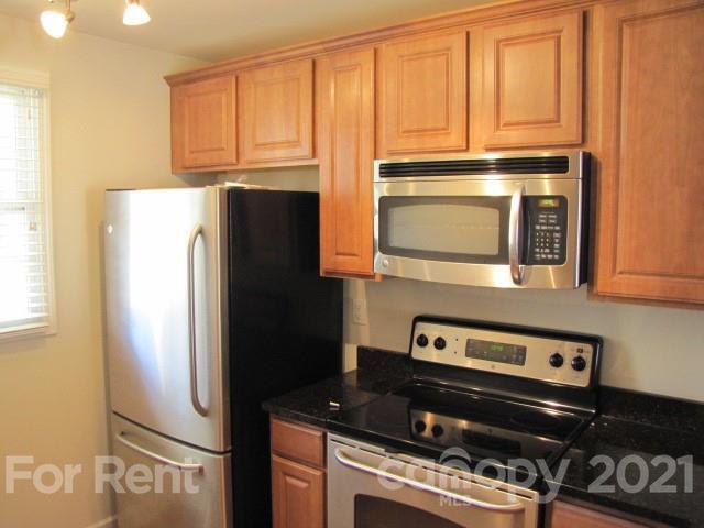 Building Photo - 1336 Green Oaks Ln