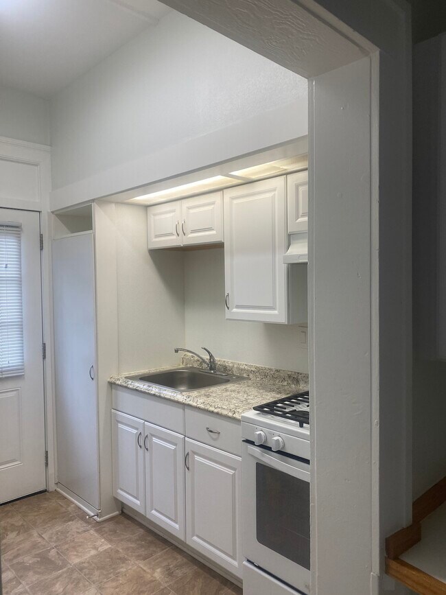 Foto del edificio - 102 Parkwood Drive, Unit 100 Parkwood- Unit 2