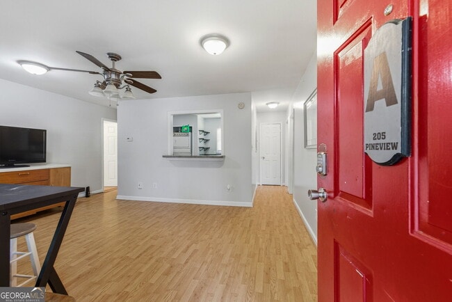 Building Photo - 205 Pineview Dr