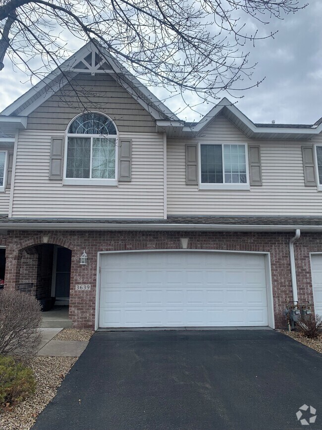 Regal Crest Apartments for Rent with Parking Prior Lake, MN 1