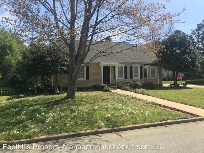 Building Photo - 3 br, 2 bath House - 220 Moultire Square