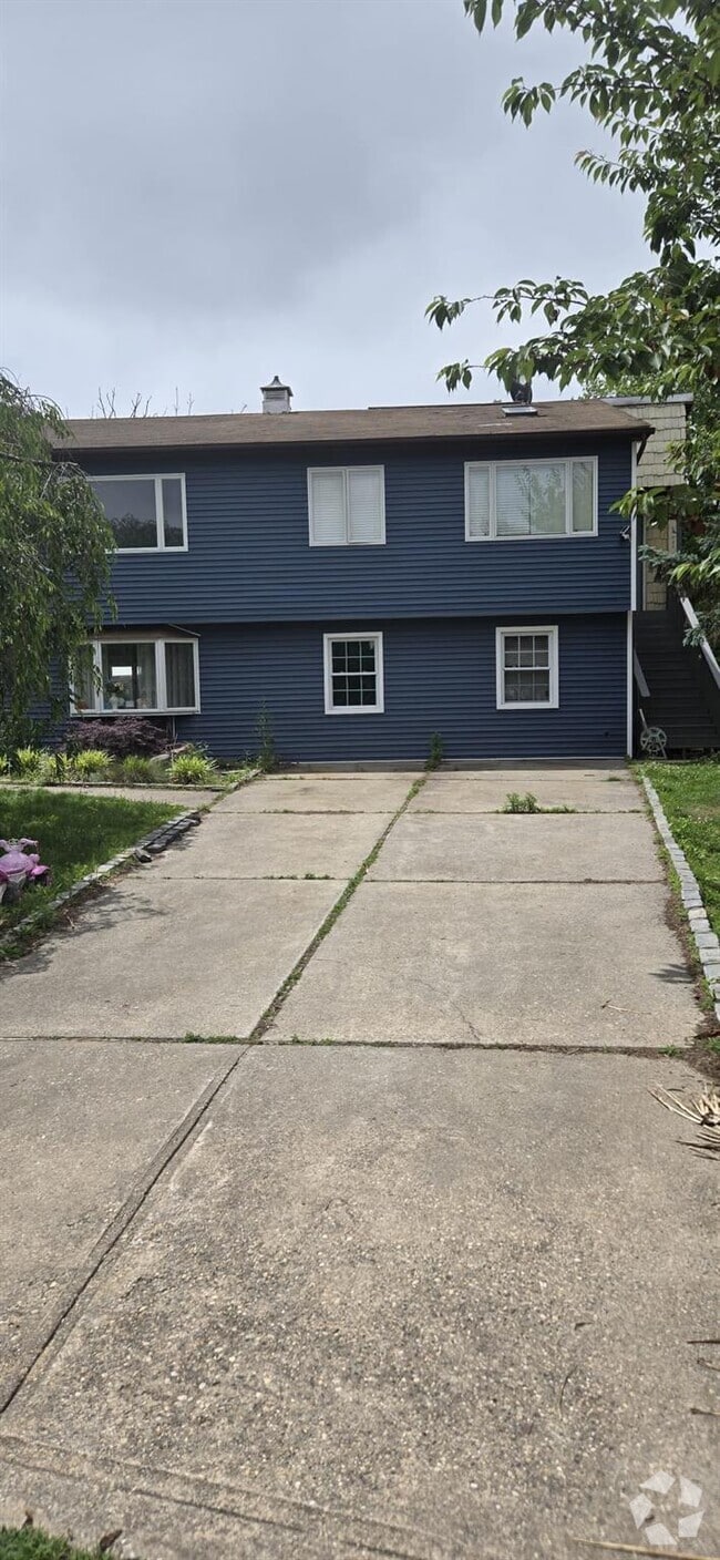 Building Photo - 4 Xenia Ct