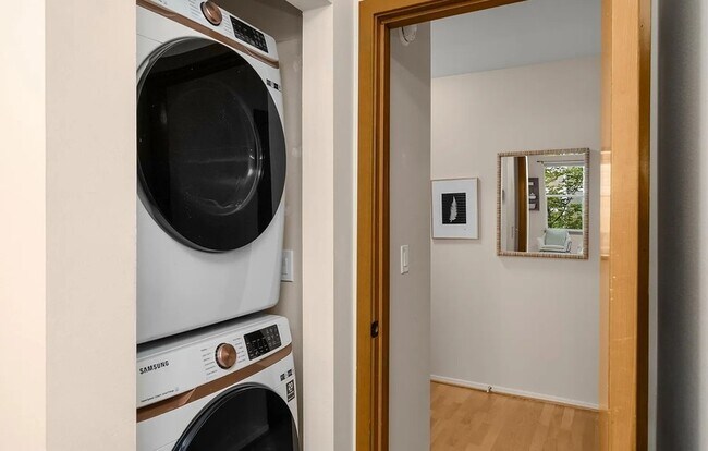 Foto del edificio - 1710 S Harbor Way