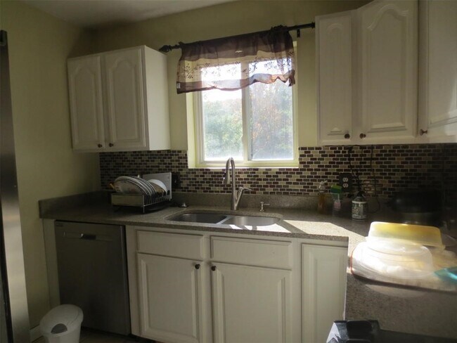 Foto del edificio - 823 Jennifer Ln