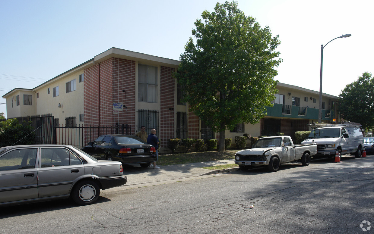Primary Photo - 5542 Barton Ave