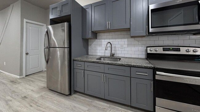 Photo - Modern 3-Bedroom Rental with Stainless Ste... House