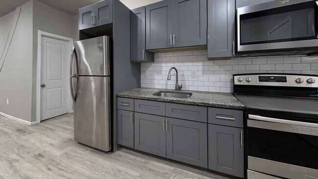 Foto del edificio - Modern 3-Bedroom Rental with Stainless Steel Appliances,