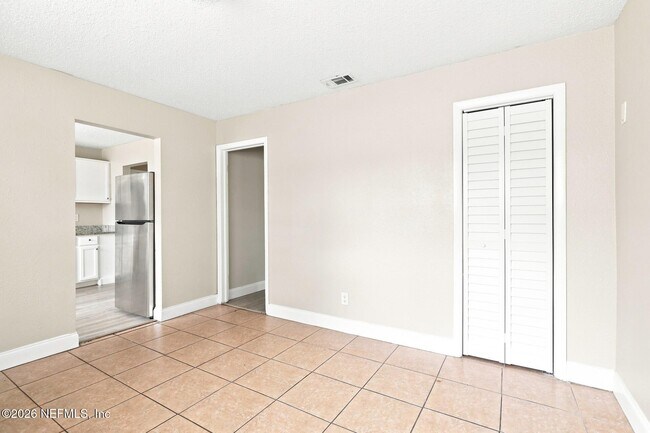 Building Photo - 6813 Tinkerbell Ln