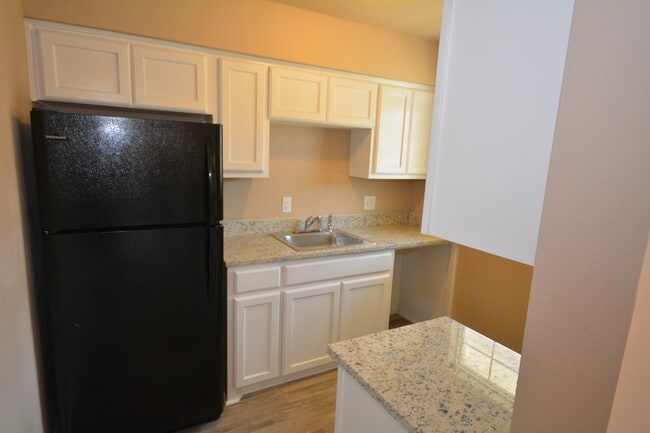 Building Photo - Harmony Apartments - ALL BILLS PAID!