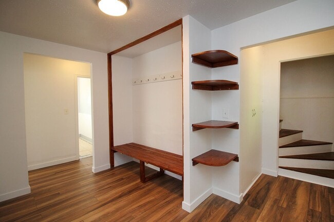 Foto del edificio - 805 NW Angeline Ave