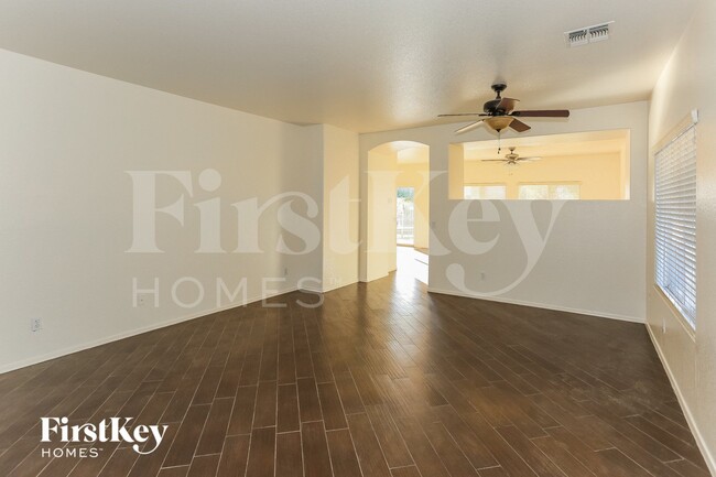 Building Photo - 718 S 124th Ave