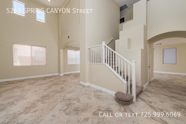 Foto del edificio - 5242 Spring Canyon St
