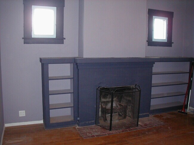 Building Photo - Quaint 1 bedroom / Historic University dis...