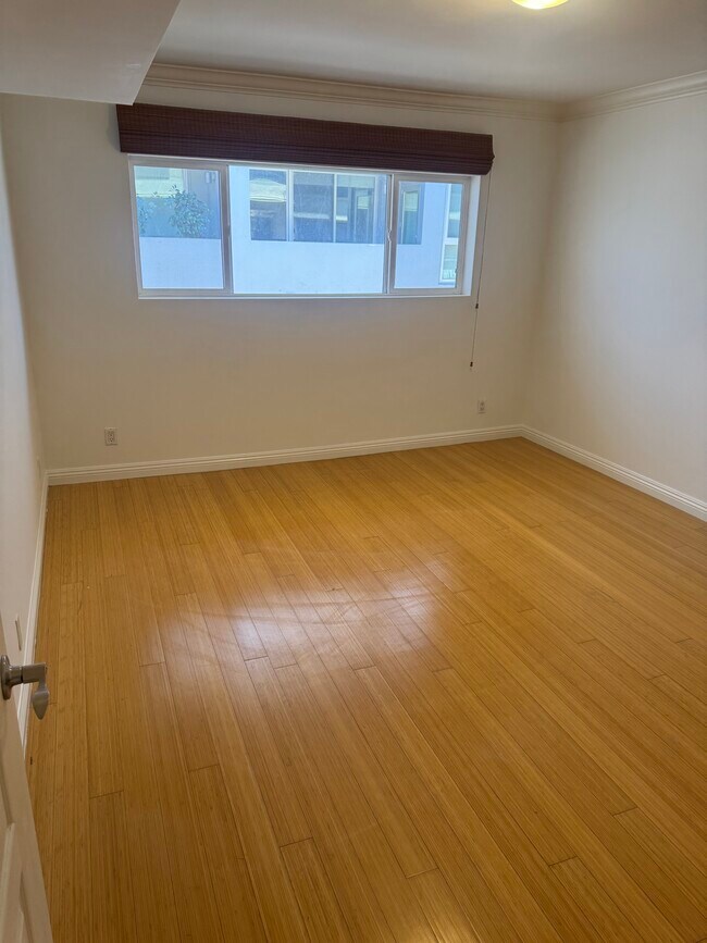 Dormitorio de la planta baja - 1154 S Barrington Ave