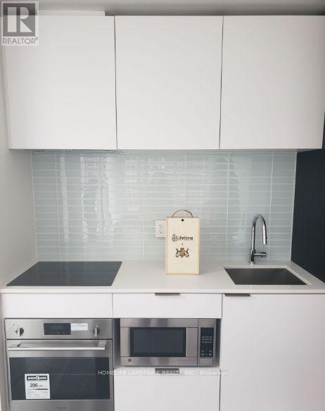 Building Photo - 33 Helendale Ave