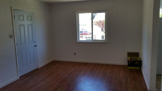 Foto del edificio - 440-444 Harding Ave