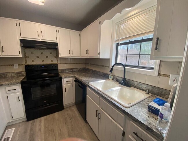 Foto del edificio - 64 Arnold Rd