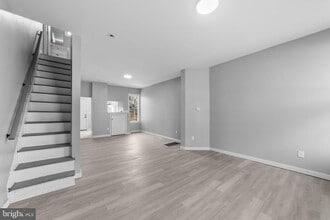 Building Photo - 346 Ridgeway St