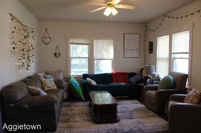 Building Photo - 4 br, 2 bath House - 731 Laramie