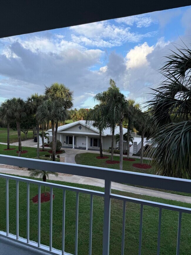 Foto del edificio - 2761 Village Blvd
