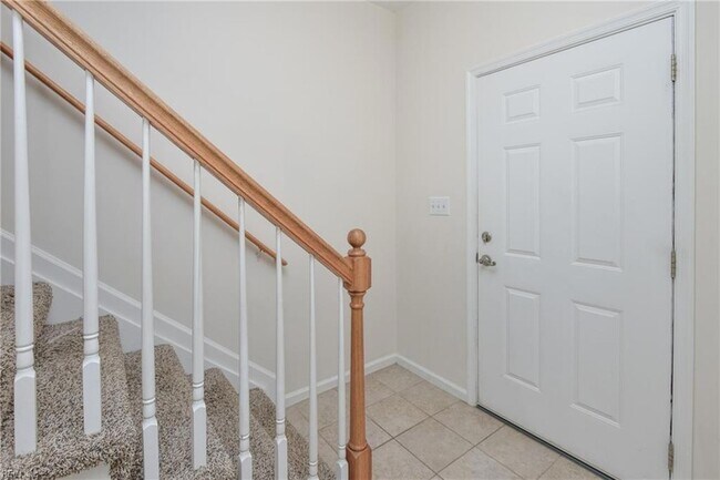 Foto del edificio - 1531 Creek Ct