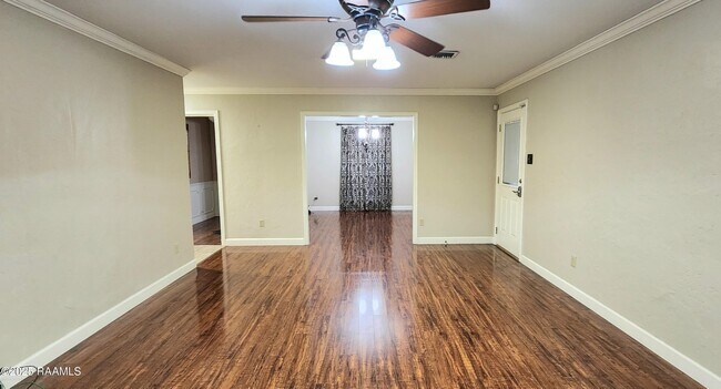 Foto del edificio - 245 Orangewood Dr