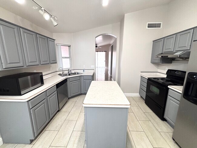 Foto del edificio - 4166 E Silverwood Dr