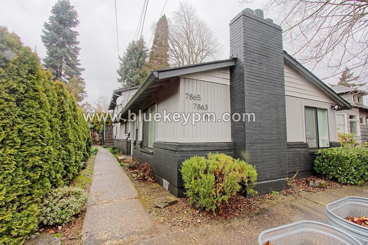 Foto principal - 2 Bed, 1 Bath Triplex in Sellwood-Moreland