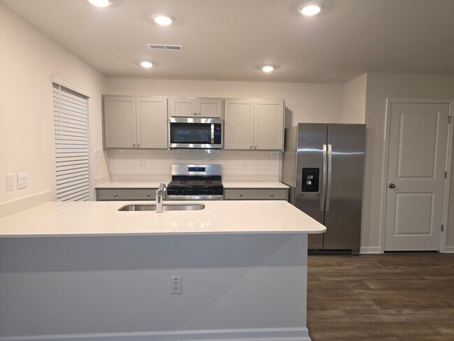 Foto del edificio - 408 Honeycutt Oaks Dr