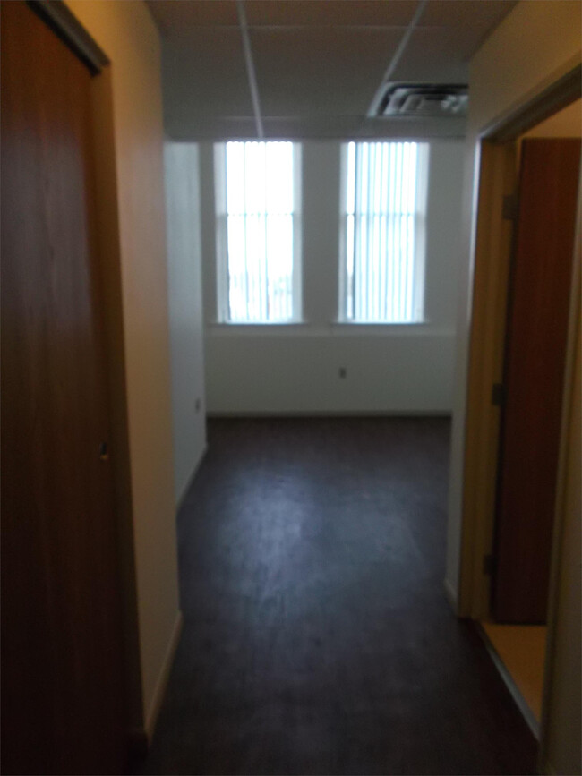 Building Photo - 405 S Blackhoof St