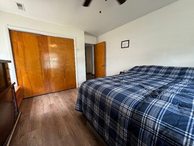 Foto del edificio - 430 E 309th St