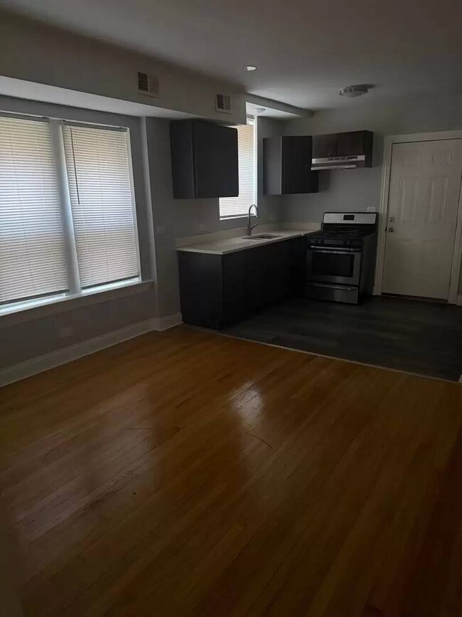 Building Photo - 8319 S Drexel Ave