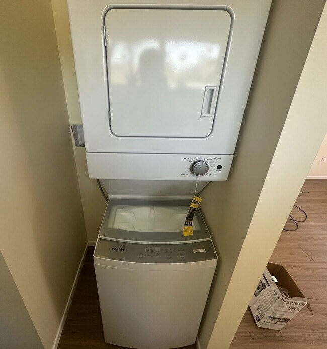 Foto del edificio - "Cozy & Modern 1BR in Glendale’s Most Char...