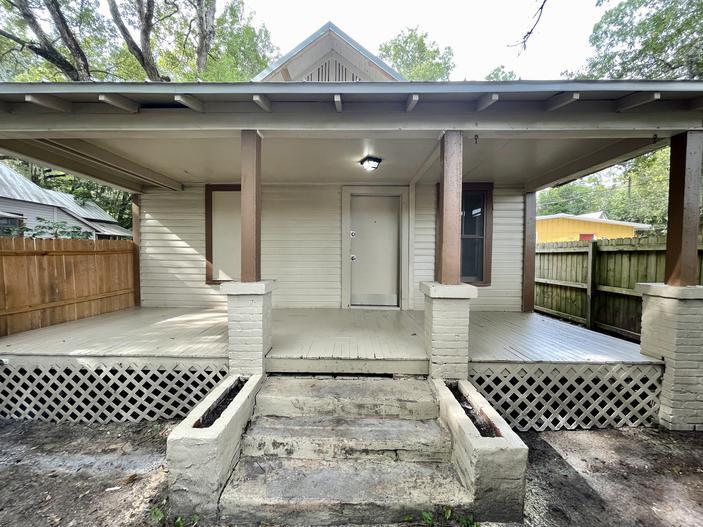 Photo - 820 NW 1st Pl (Gainesville, FL)
